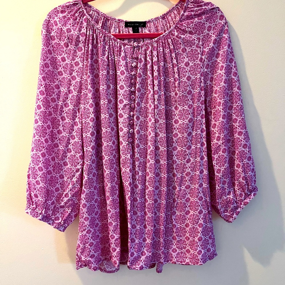 Willi Smith,size 1X, Pink Blouse. Looks great with dress pants, skirt, or jeans.